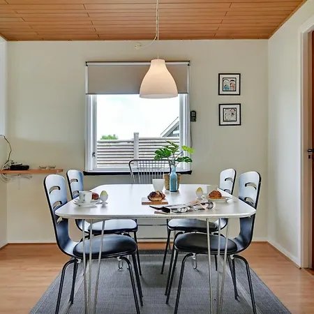 Vakantiehuis Holmger - 500m From The Sea By Interhome *