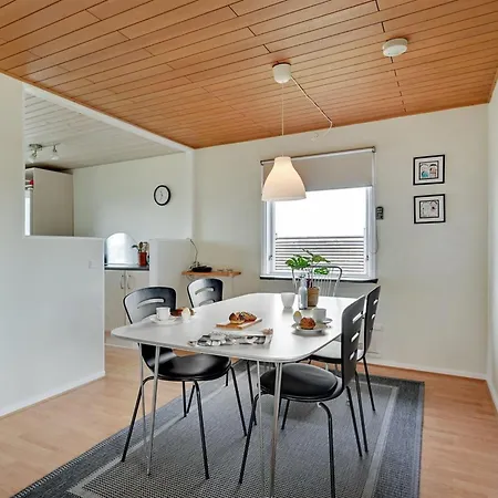 Vakantiehuis Holmger - 500m From The Sea By Interhome